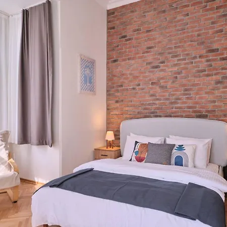 Daire Historical Building At The Iconic Tram Street, 3br İstanbul