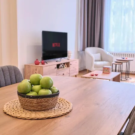 Historical Building At The Iconic Tram Street, 3br Daire