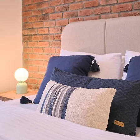 Historical Building At The Iconic Tram Street, 3br * İstanbul