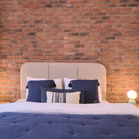 Historical Building At The Iconic Tram Street, 3br Daire *
