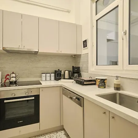 Daire Historical Building At The Iconic Tram Street, 3br