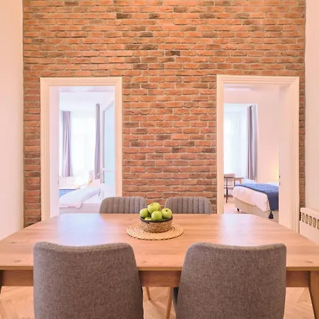 Historical Building At The Iconic Tram Street, 3br İstanbul